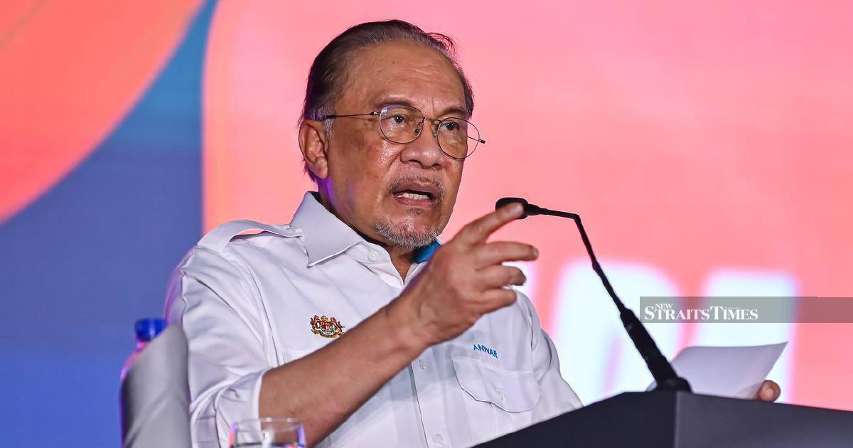 Anwar Rolls Out Seven Felda Settler Packages Spanning Housing, Digital Skills and Healthcare