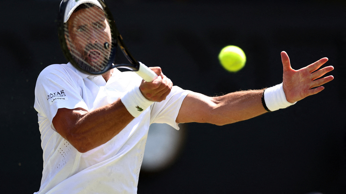 Djokovic Outlasts Auger-Aliassime in Wimbledon Epic, Advances to Semifinals