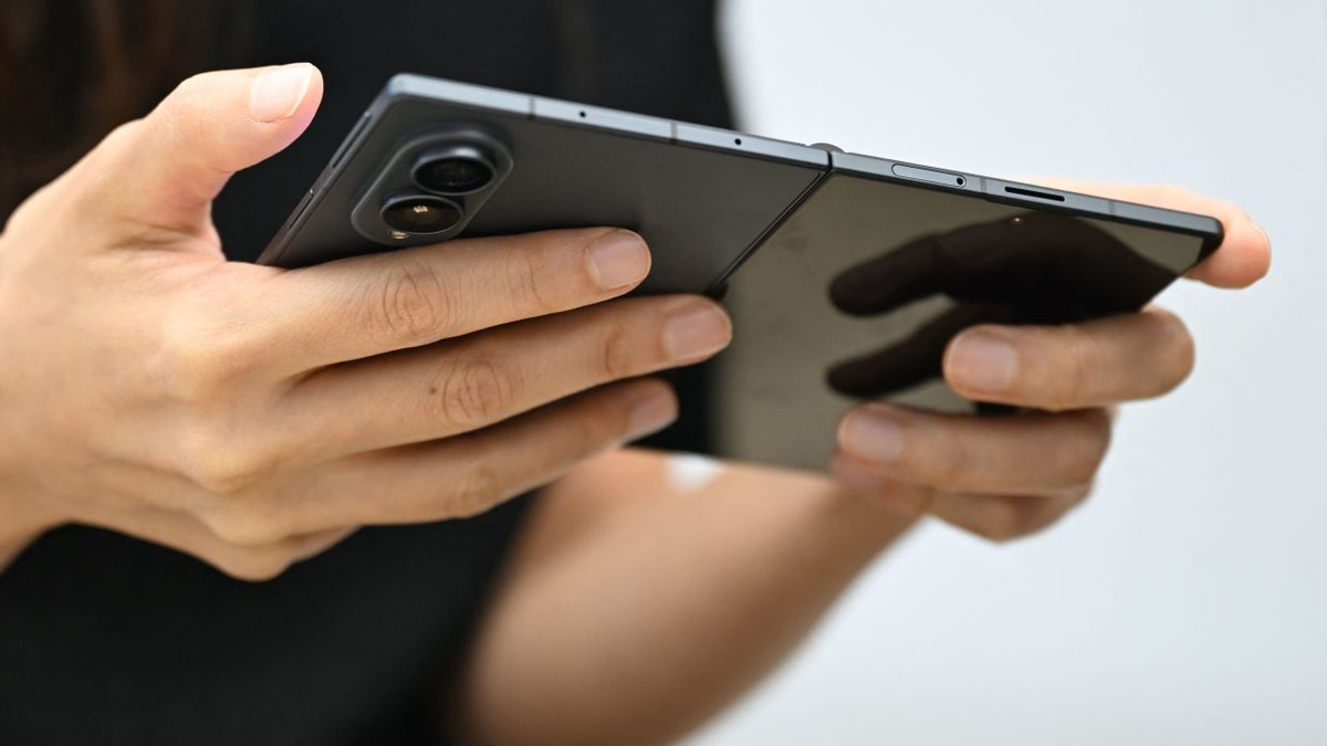 Samsung's Passport-Style Galaxy Z Fold 8 Signals a Major Shift in Foldable Phone Design