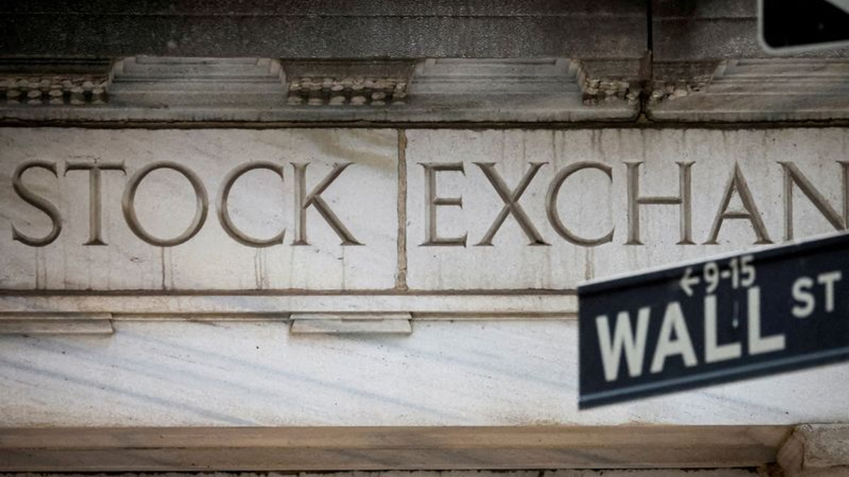 Wall Street's Latest Obsession: Asset Managers Race to Launch AI-Focused 'MANGOS' ETFs