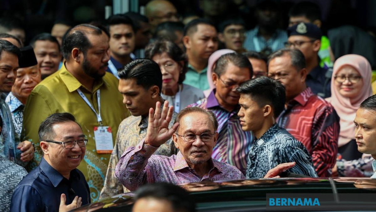 Anwar Mobilises Government Agencies to Assist Malaysians Caught in Nepal Floods