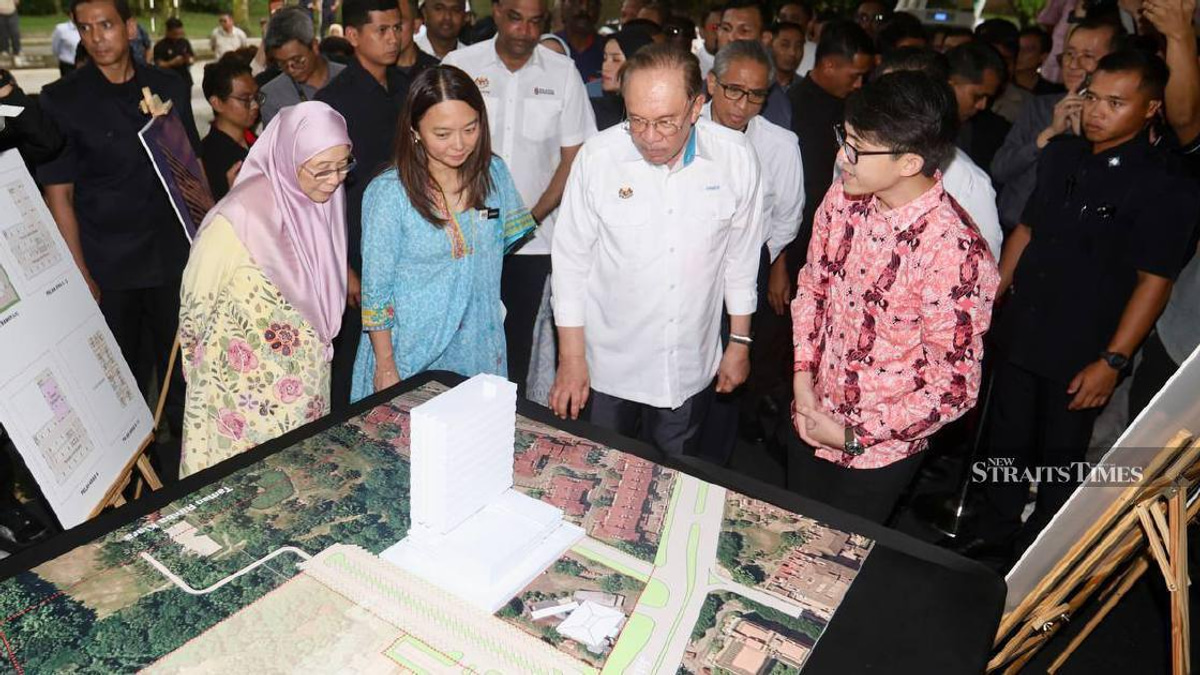 PM Anwar Defends Urban Poor Rights Record, Points to Bukit Kiara Project as Proof