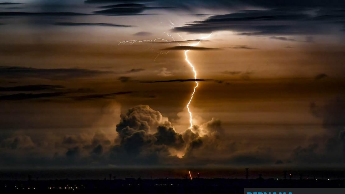 Severe Weather Alert: Four States Brace for Thunderstorms and Heavy Rain Tonight