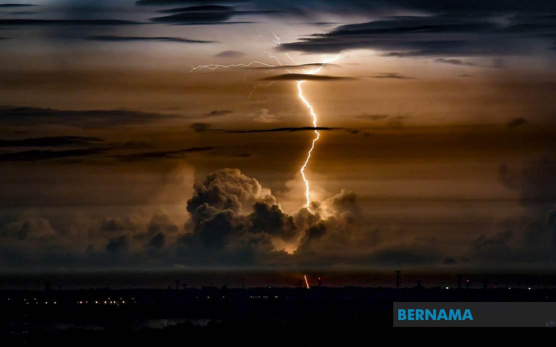 Severe Weather Alert: Four States Brace for Thunderstorms and Heavy Rain Tonight