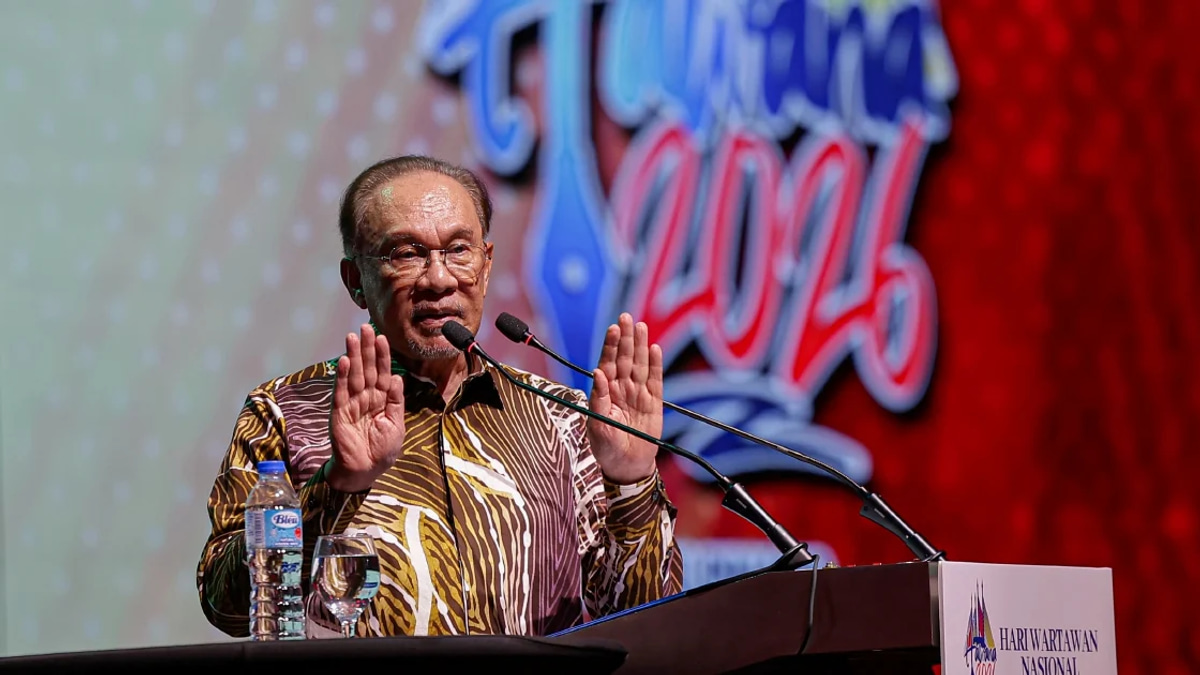 Anwar Backs Nallini's Appointment as Media Council Chief to Restore Public Confidence