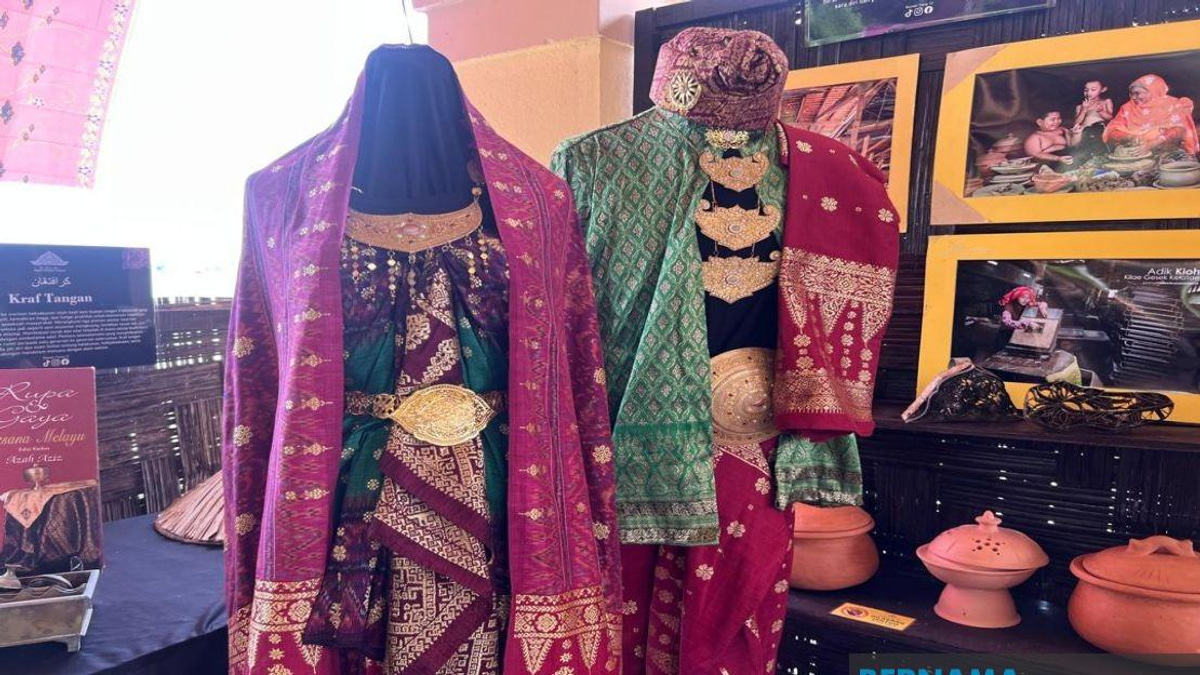 Kain Lima Faces Extinction as Master Weavers Vanish from Malaysia's Textile Heritage