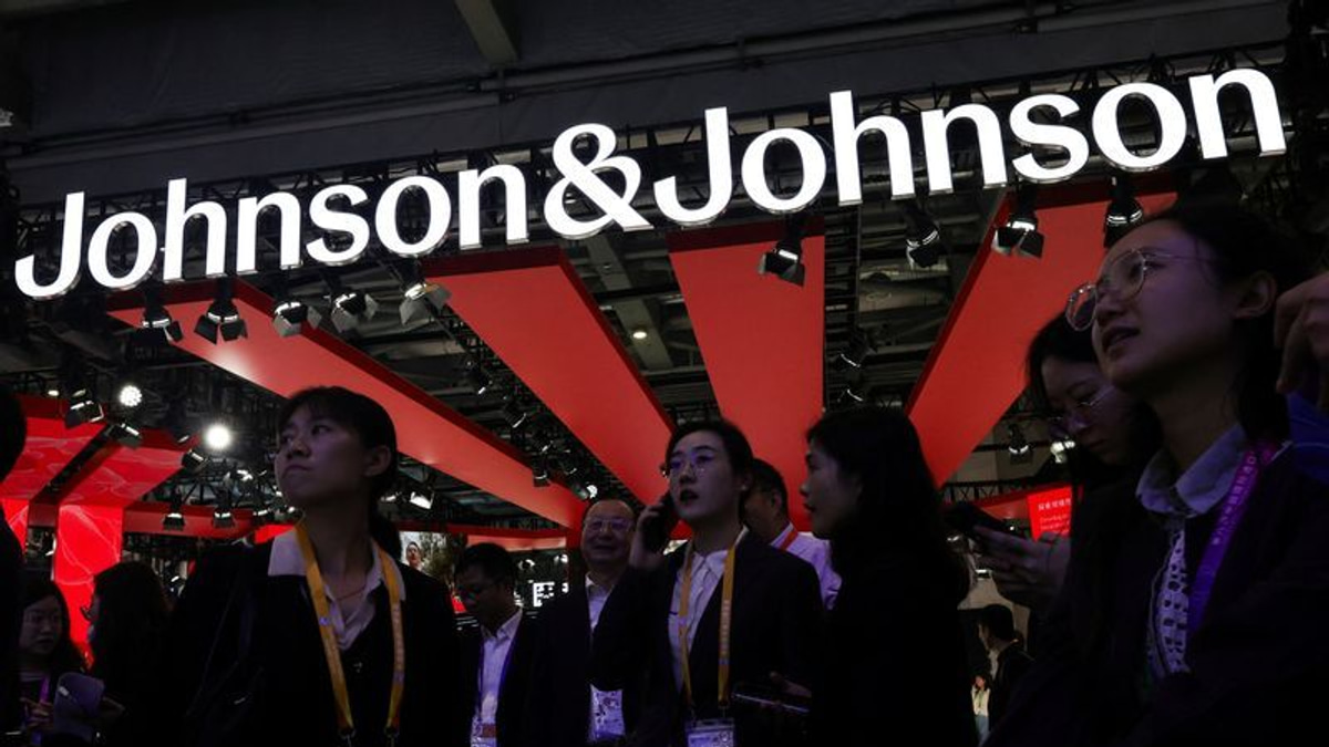 Johnson & Johnson Wins FDA Approval for Ottava Robotic Surgery System, Challenging Intuitive Surgical's Market Dominance
