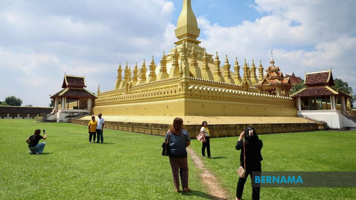 Southeast Asian Economies Navigate August Challenges: From Gold Smuggling to Flood Threats