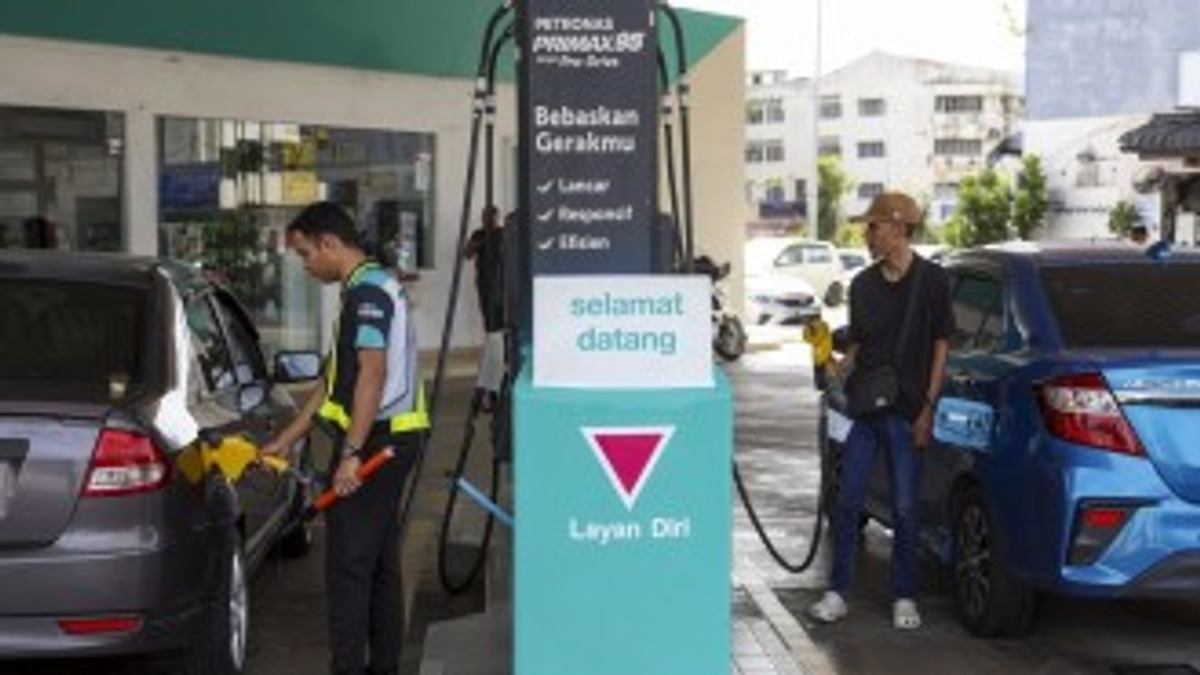 Petronas Fuel Supply Guaranteed Until August Amid Global Energy Uncertainty