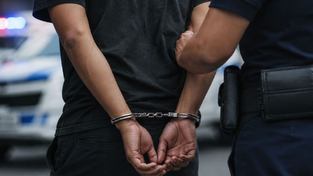 Road rage escalates to violence over headlight dispute on Senai flyover; two held