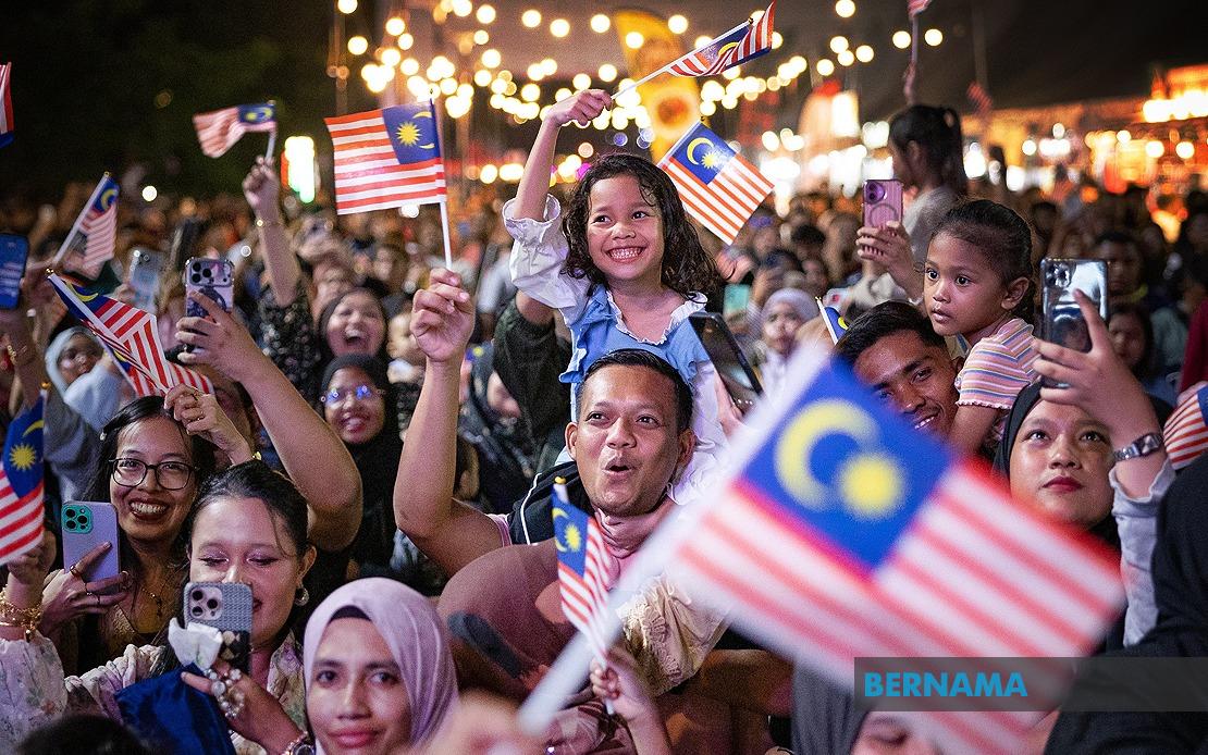 Patriotic Fervour Fills Streets as Malaysia Celebrates 69th National Day Eve