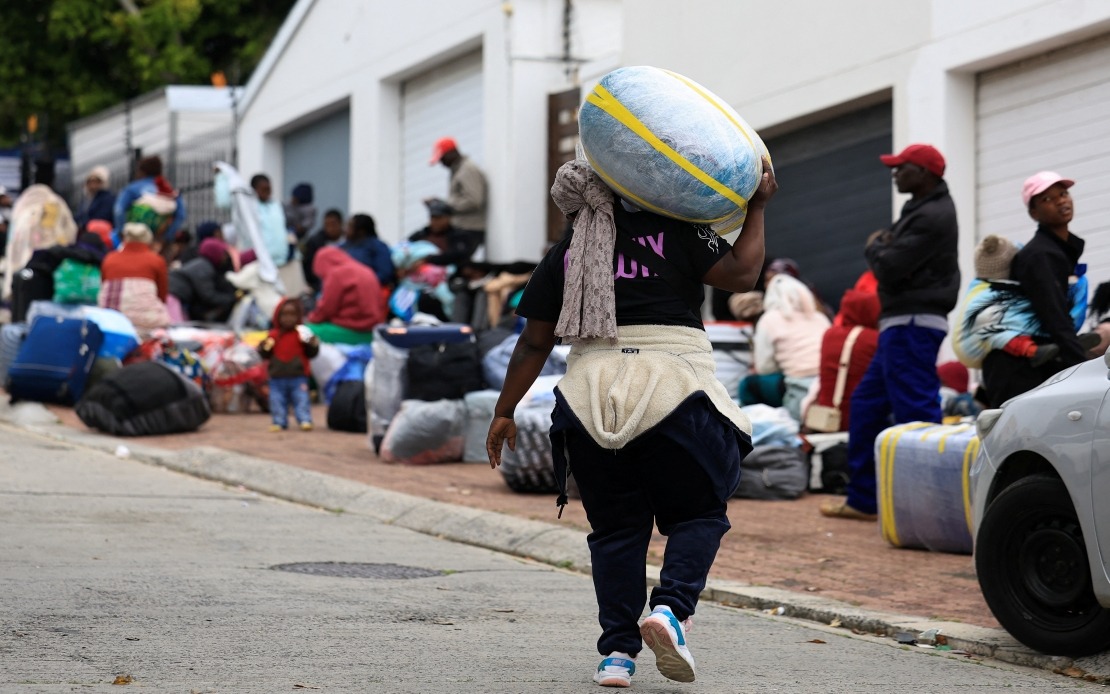 Hundreds of Zimbabweans Evacuated from Cape Town as South Africa Closes Processing Centre