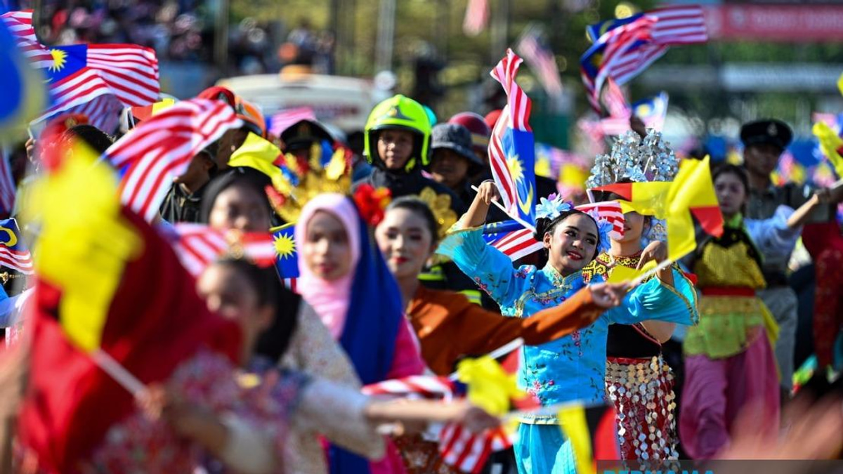 Patriotic Crowds of 30,000 Fill Seremban for Negeri Sembilan National Day Parade
