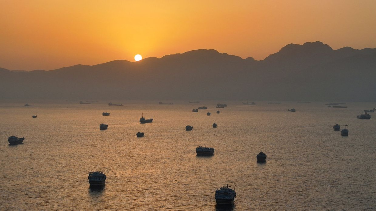 Oil tanker exodus from Persian Gulf signals easing tensions as crude backlogs clear