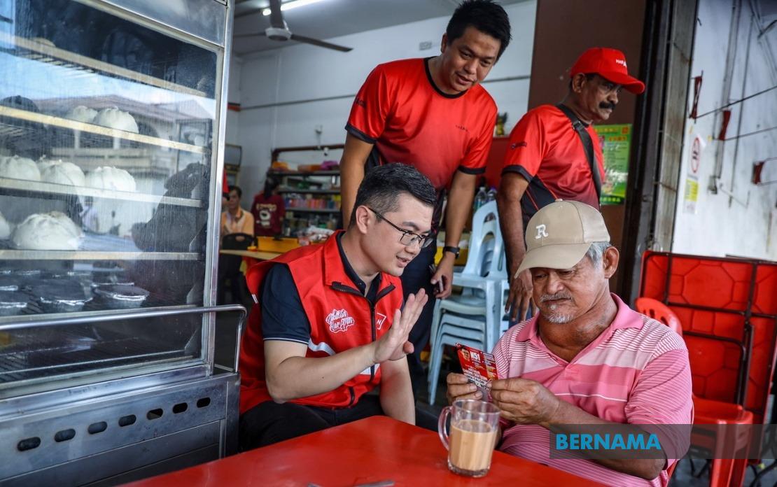 Chiong Banks on Community Service Record to Retain Bukit Batu in Johor Election