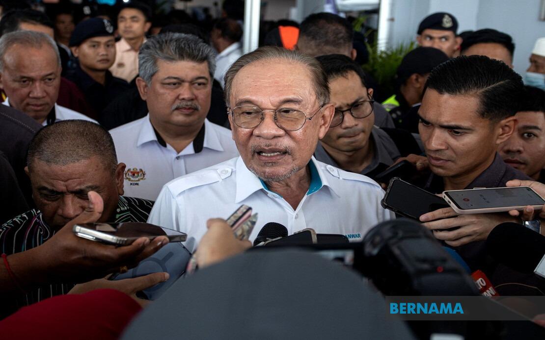 PM Anwar Warns Government Officials Against Attacking Unity Coalition During State Election Campaigns