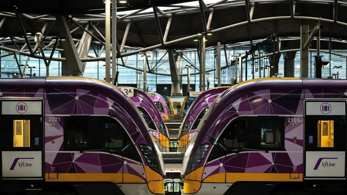 Australian Rail Services Resume After Telstra Network Collapse Disrupts Transport and Emergency Lines