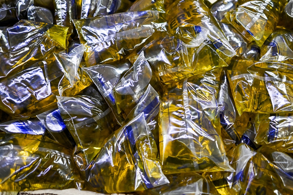 Six Accused of Illegally Hoarding Subsidised Cooking Oil in Major Enforcement Operation