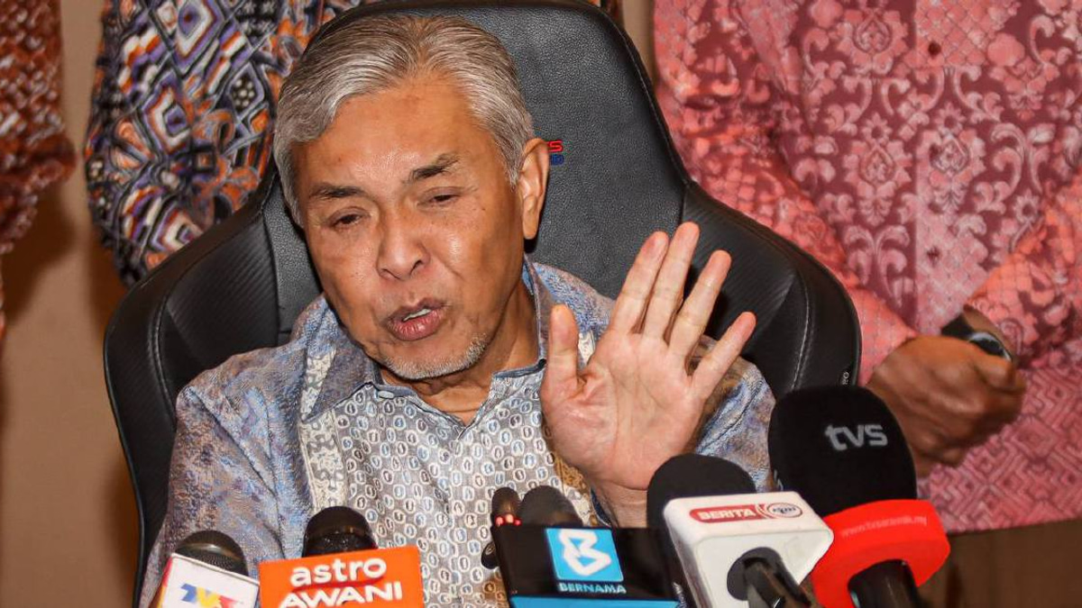 Zahid Reaffirms BN Loyalty to Unity Government, Denies Toppling Speculation