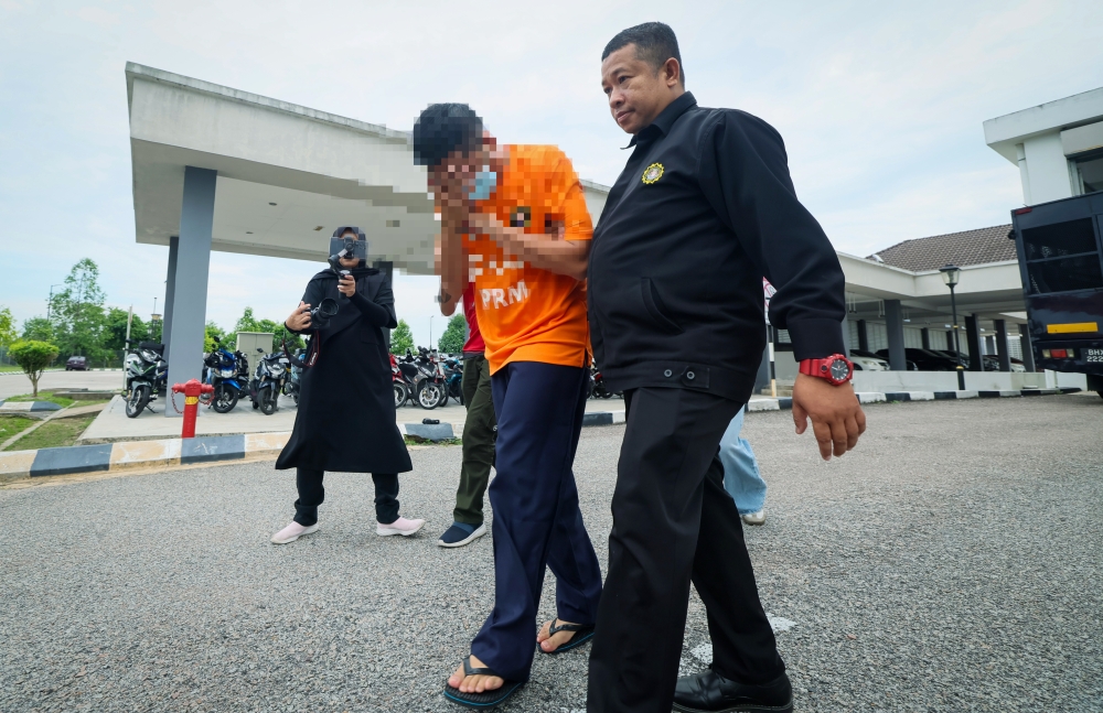 Kelantan Police Chief Held for Week as Anti-Corruption Agency Investigates RM500 Bribe Allegation