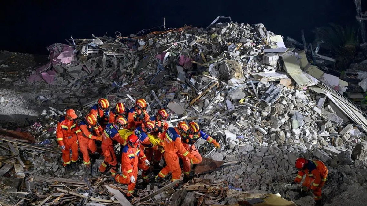 Chinese rescuers blast through boulder field to reach 34 missing after Chongqing landslide
