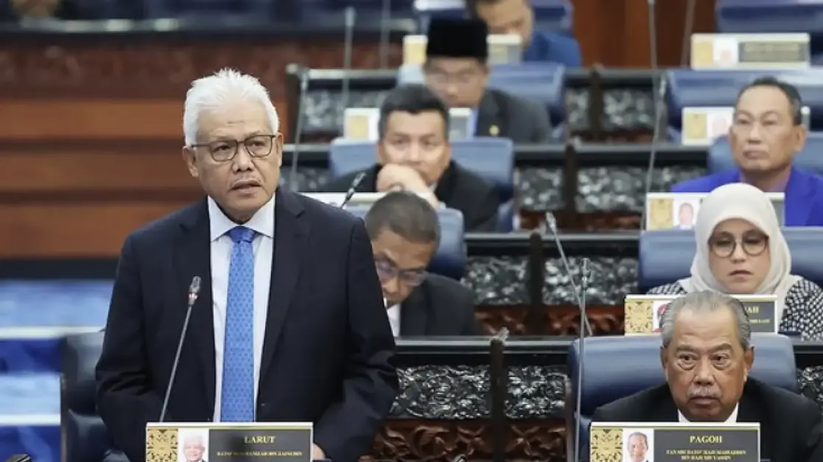 Hamzah Reclaims Opposition Leader Seat as Muhyiddin Shuffled Down Parliament Ranks
