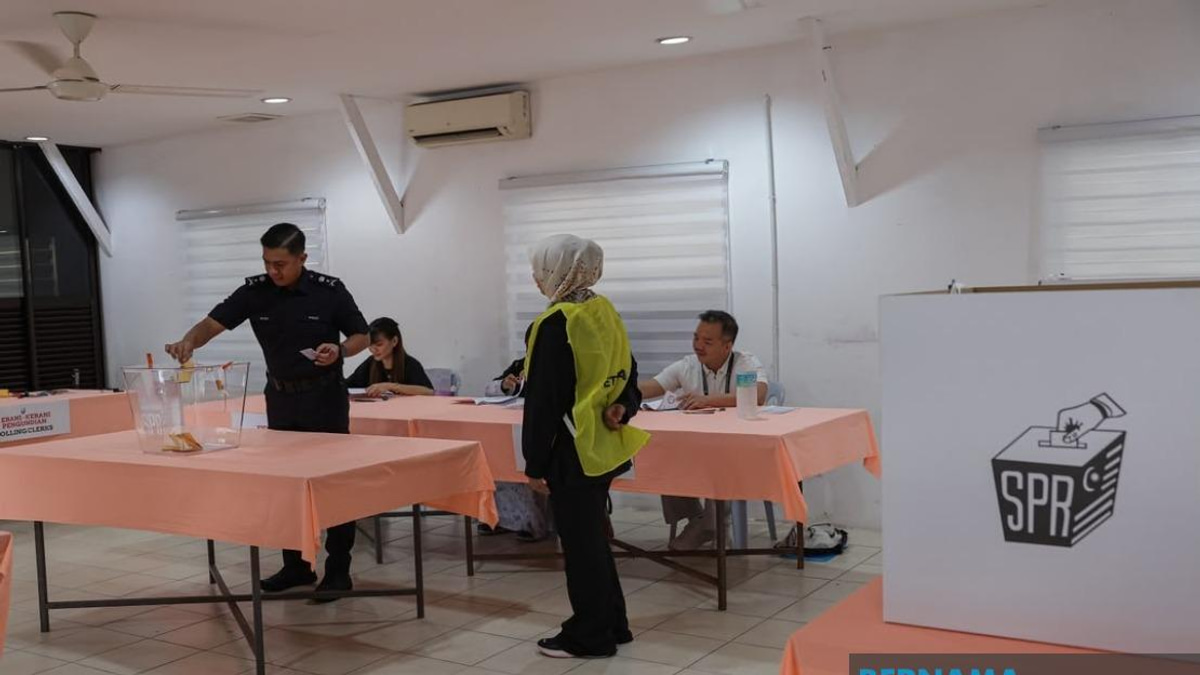 Security Forces Cast Ballots Early in Negeri Sembilan State Election