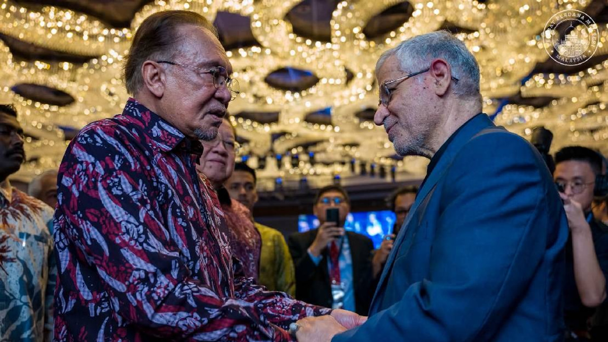 Anwar Extends Apologies to Iran Over Khamenei Funeral Absence