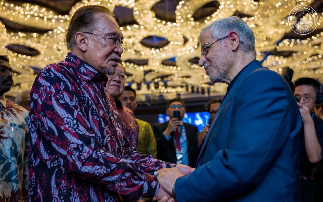 Anwar Extends Apologies to Iran Over Khamenei Funeral Absence
