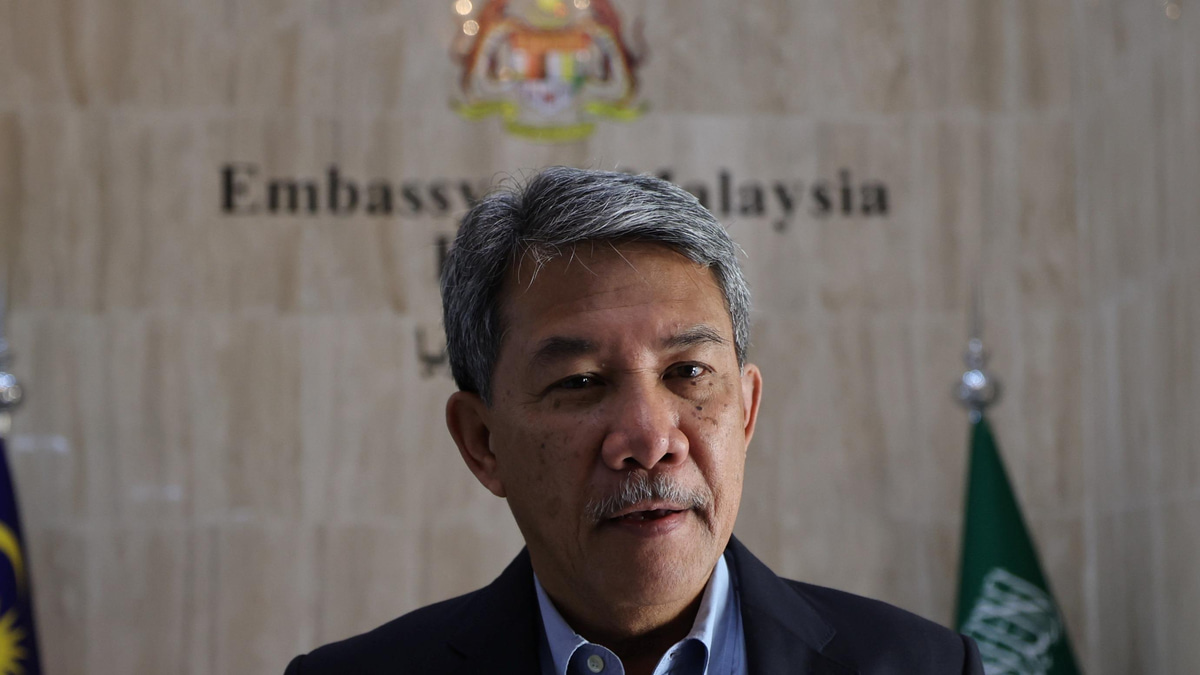 Malaysia's FM Heads to Jeddah for Critical OIC Meeting on Palestine Crisis