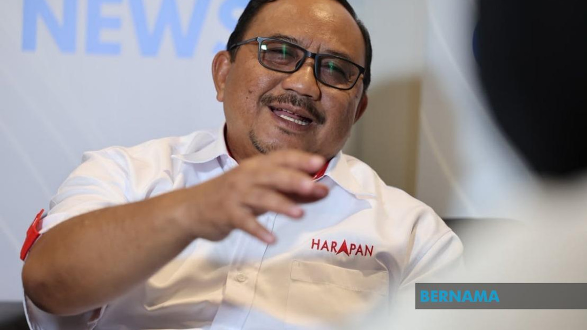 Onn Abu Bakar Pushes Wireless Broadband Plan to Bridge Digital Divide in Senggarang