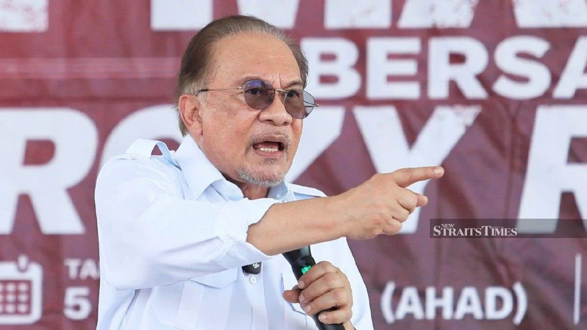 Anwar to Meet Felda Management Over Pressing Settler Concerns