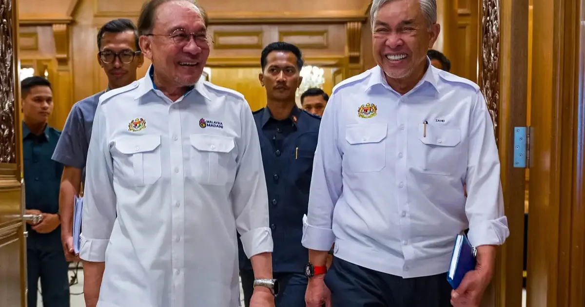 Anwar and Zahid Put on United Front Despite Coalition Tensions
