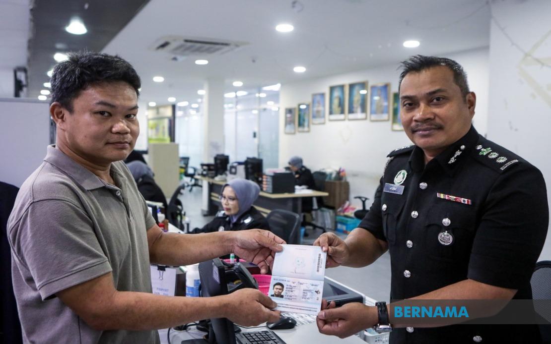 Perlis Begins Rolling Out Enhanced Malaysian International Passport With 94 Security Features