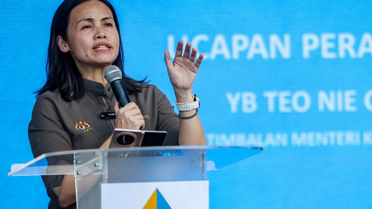 DAP Deputy Minister Teo Says Fake Accounts Spreading Gang-Related Allegations Against Her
