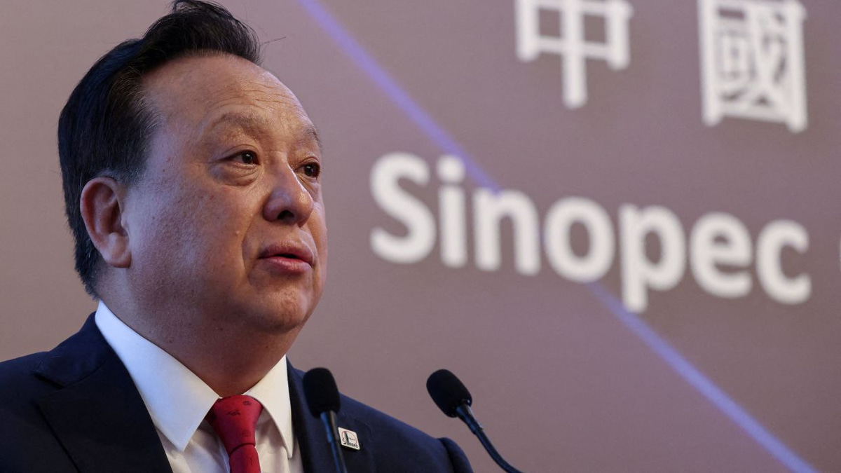 Sinopec's New Boss Launches Sweeping Overhaul as World's Biggest Refiner Faces Energy Transition