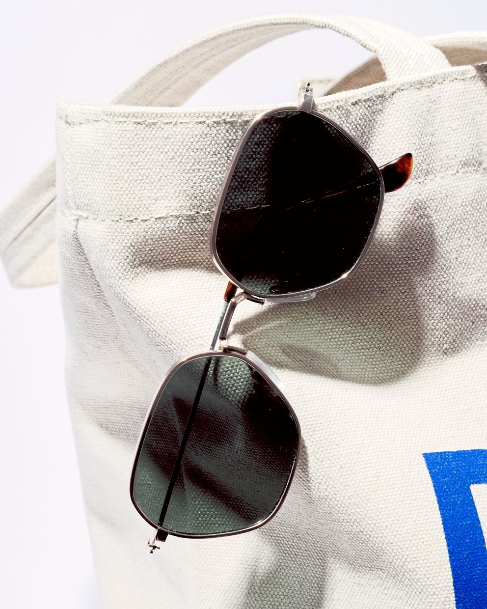 Eye Protection in Tropical Climates: What Malaysian Health Experts Say About Sunglasses