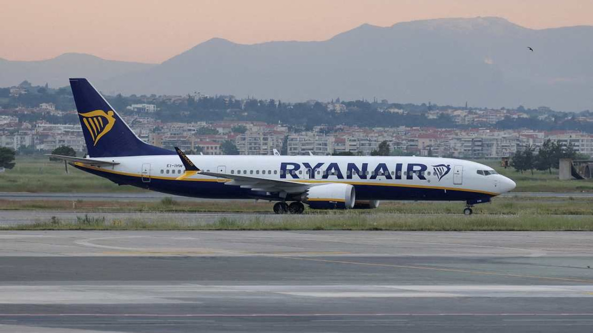 Engine Failure on Ryanair Flight Smashes Window, Nearly Sucks Passenger Out