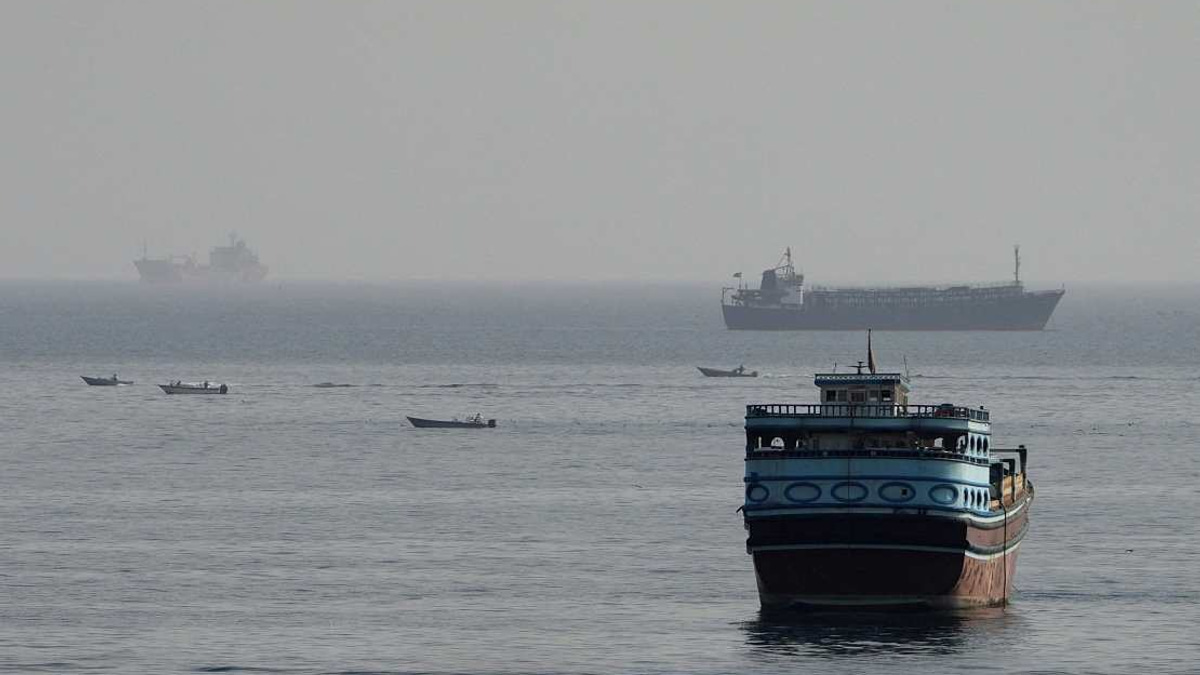 Japan's PM Urges Iran to Keep Strait of Hormuz Free of Transit Fees