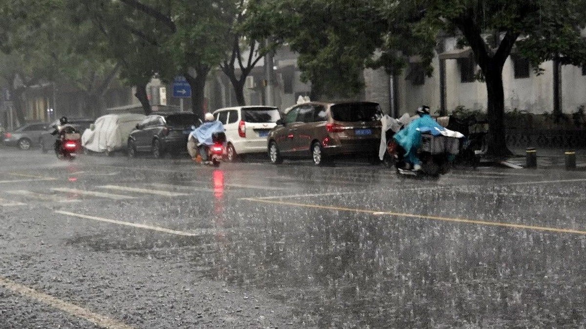 Beijing issues first Orange rainstorm alert of 2026 flood season as heavy downpours expected