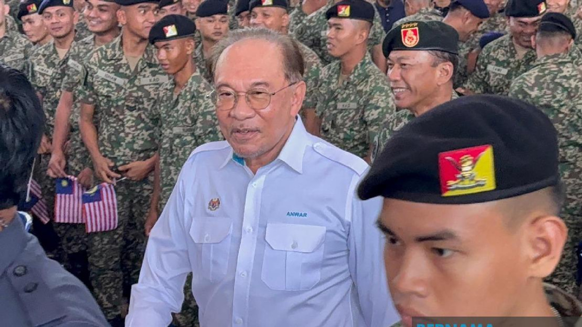 Public Trust Is Sacred, Anwar Warns Officials Over FELDA Collapse