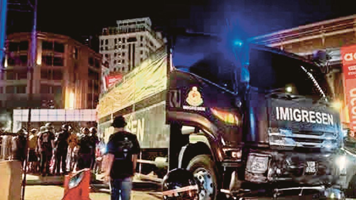 Two Drivers Held in Custody as Police Investigate Fatal Immigration Lorry Crash That Claimed Three Lives