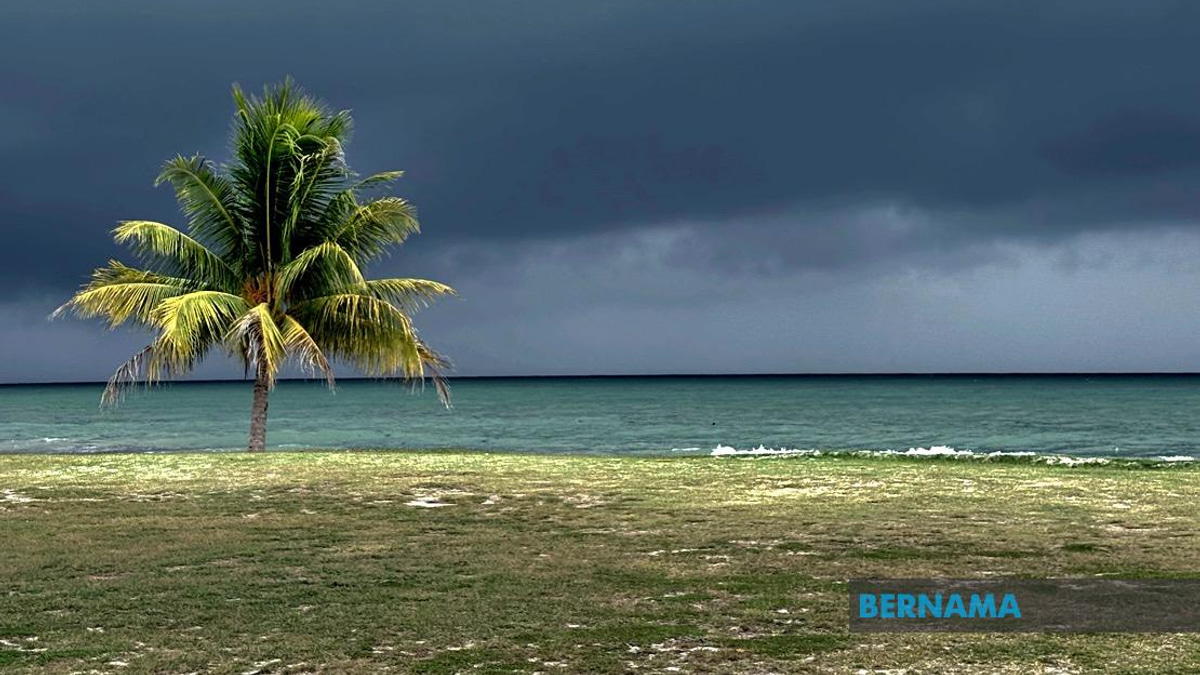 Severe Weather Alert Issued for East Coast and Borneo Regions Until Tonight