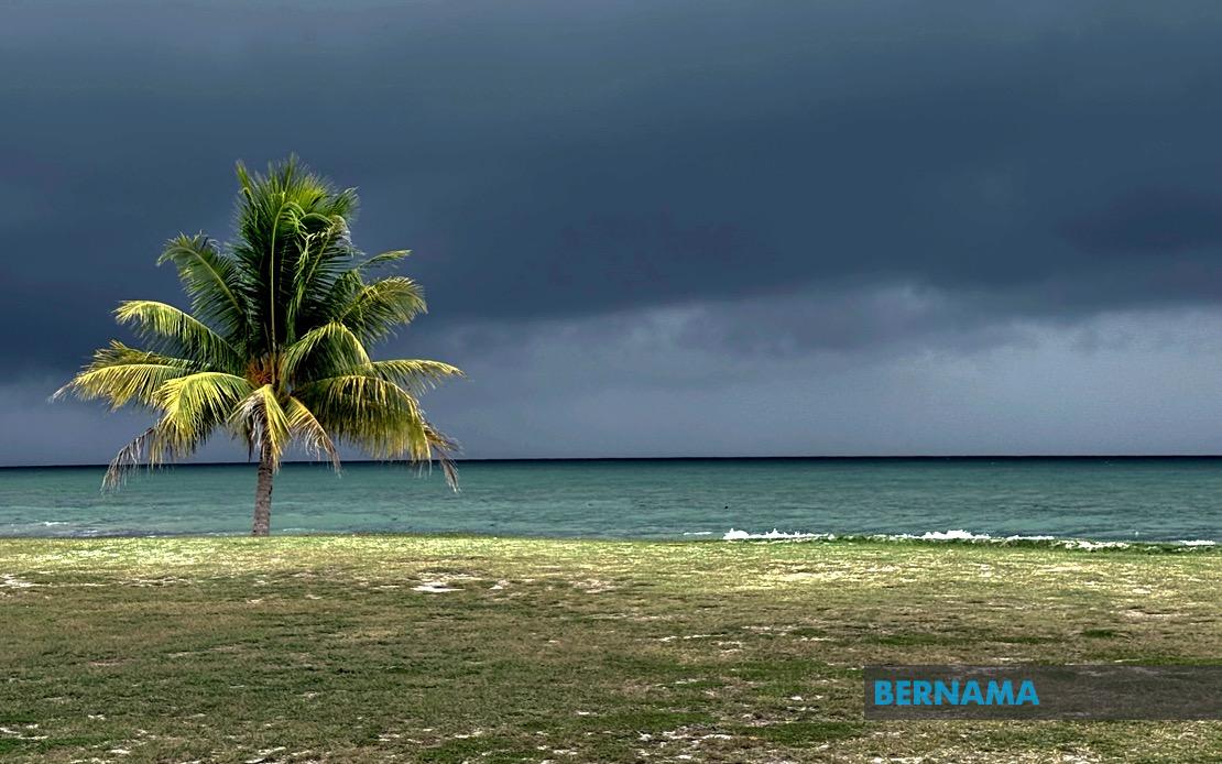 Severe Weather Alert Issued for East Coast and Borneo Regions Until Tonight
