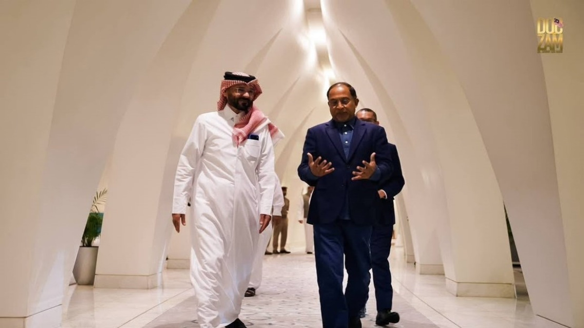 Malaysia's Higher Education Minister Zambry Pays Respects To Late Amir Of Qatar