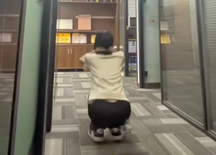 Chinese Financial Consultant Suffers Severe Muscle Breakdown After Company Punishment