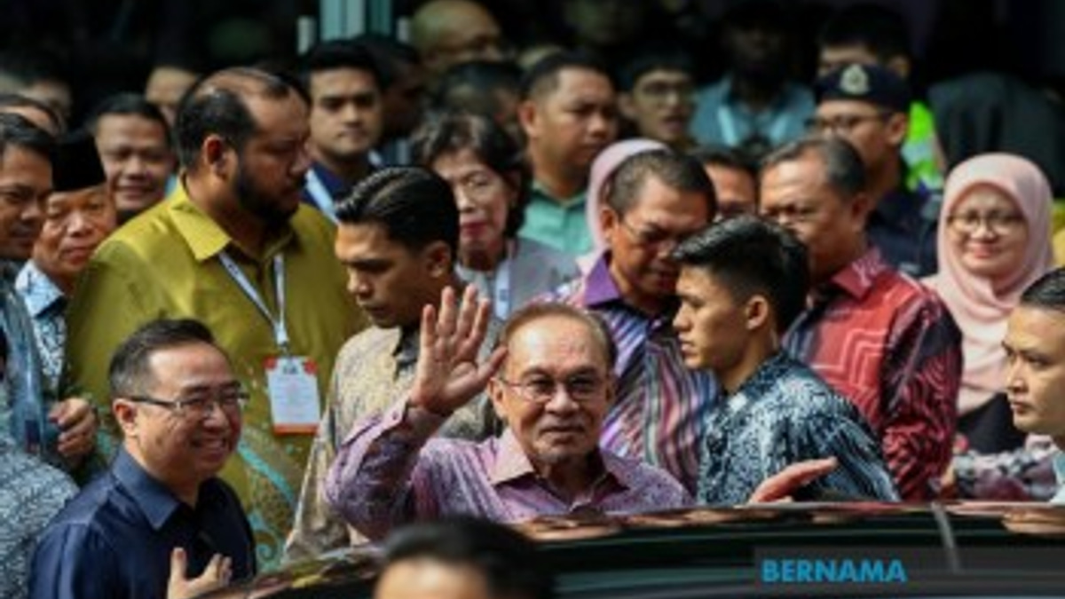 Malaysia's Six Per Cent GDP Growth Signals Economic Strength, But PM Warns Against Revenue Assumptions