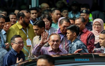 Malaysia's Six Per Cent GDP Growth Signals Economic Strength, But PM Warns Against Revenue Assumptions