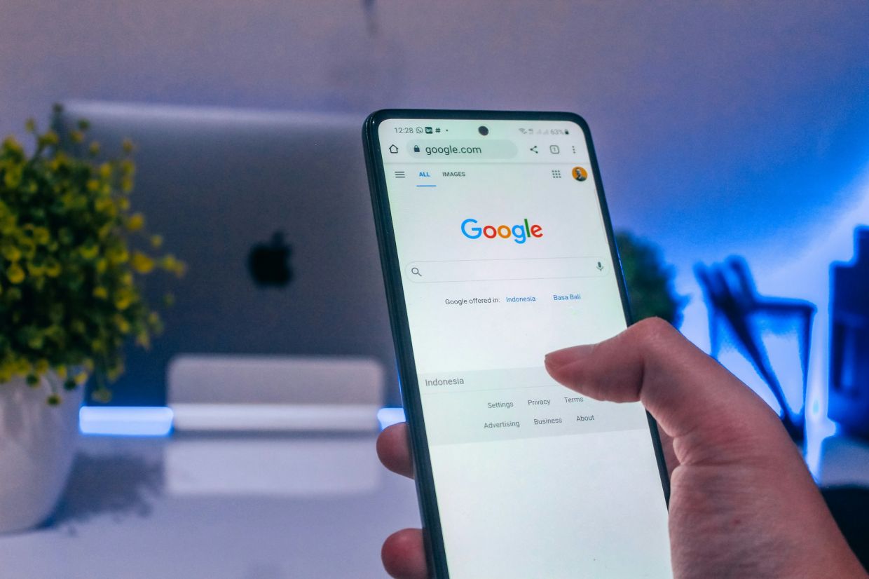 Switzerland Opens Antitrust Probe Into Google's Removal of Android Search Choice Feature