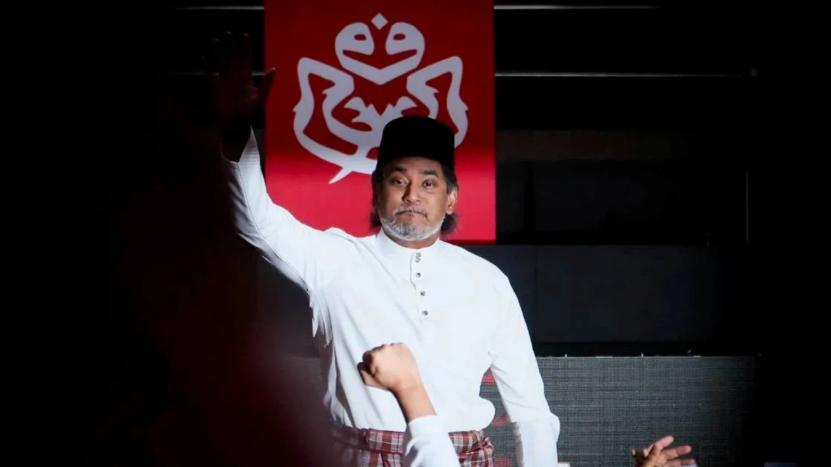 Khairy Jamaluddin Defers Decision on Negri Sembilan Candidacy to Umno Leadership